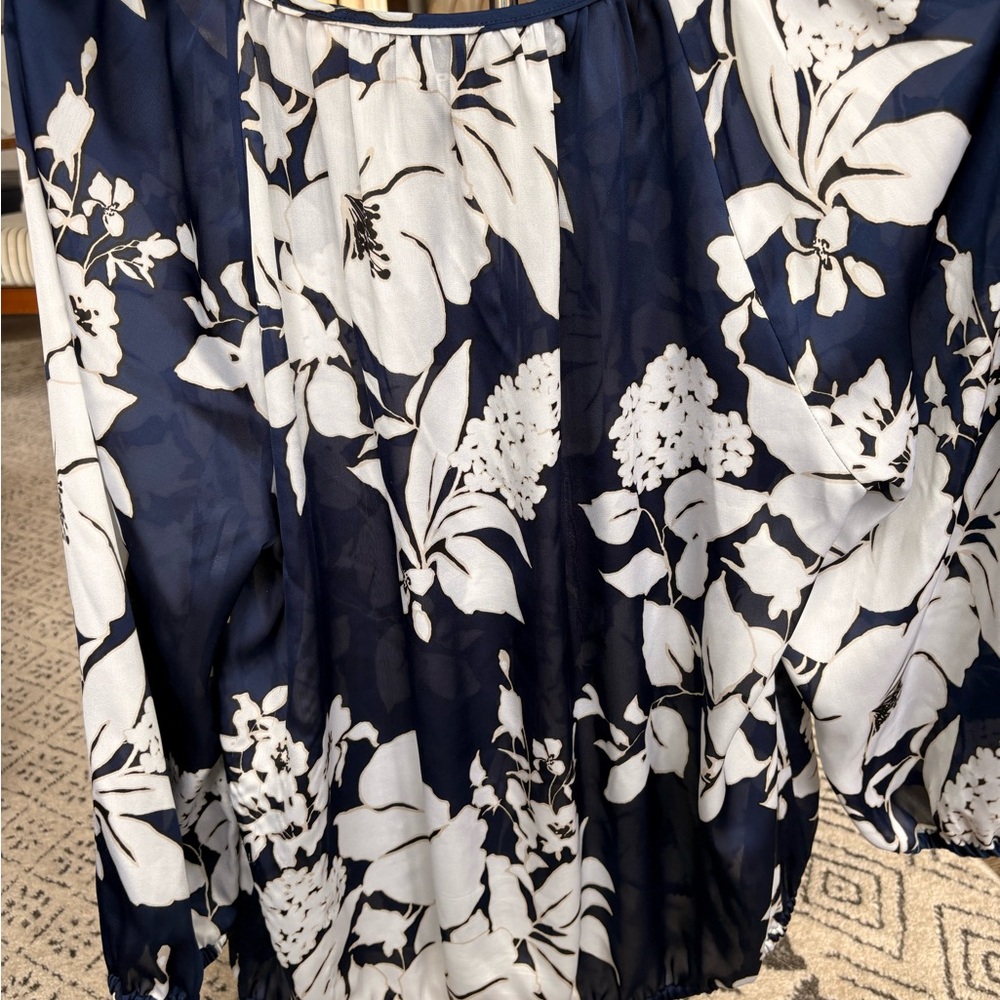White House Black Market Navy and White Floral Blouse - Picture 5 of 5